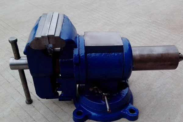 臺虎鉗有幾種不同的分類，使用需要注意什么